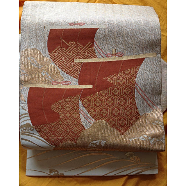 正絹 袋帯 白地 金糸  宝船  美品 レディースの水着/浴衣(帯)の商品写真
