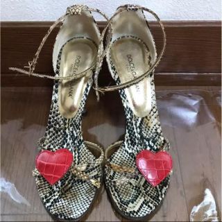 ドルチェアンドガッバーナ(DOLCE&GABBANA)の美品★ドルチェ&ガッバーナ★ハートモチーフパイソンサンダル(サンダル)