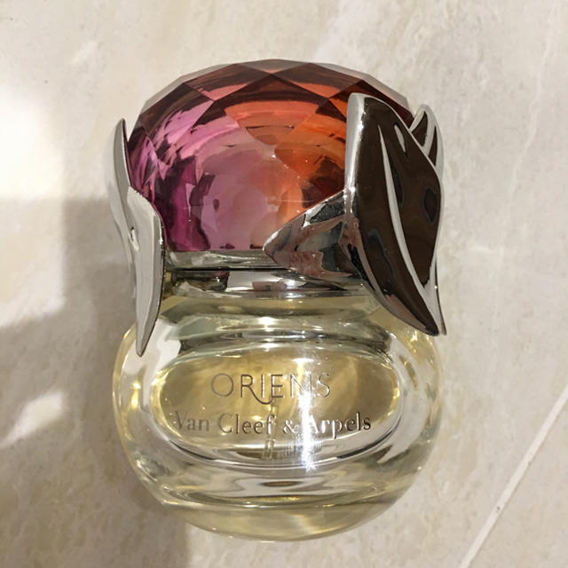 Van Cleef & Arpels(ヴァンクリーフアンドアーペル)のvan cleef arpels oriens オードプァルファム 50ml コスメ/美容の香水(香水(女性用))の商品写真