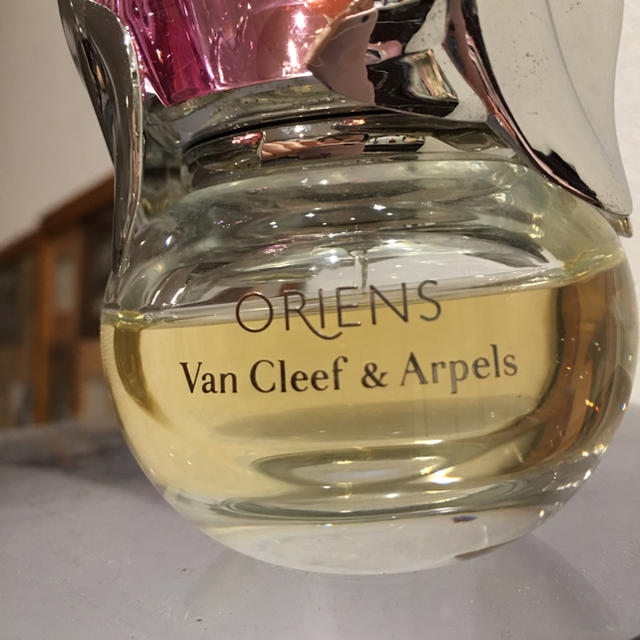 Van Cleef & Arpels(ヴァンクリーフアンドアーペル)のvan cleef arpels oriens オードプァルファム 50ml コスメ/美容の香水(香水(女性用))の商品写真