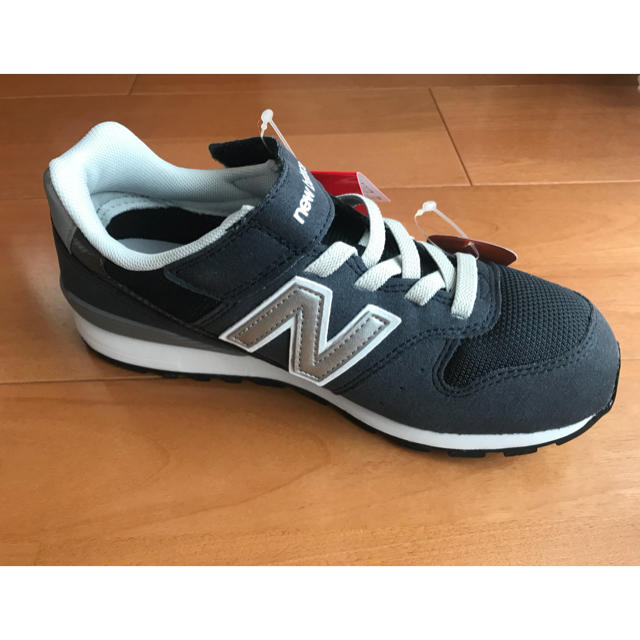 New Balance(ニューバランス)のニューバランス  KV996   22cm   ネイビー  新品 キッズ/ベビー/マタニティのキッズ靴/シューズ(15cm~)(スニーカー)の商品写真