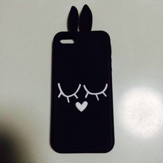 マークバイマークジェイコブス(MARC BY MARC JACOBS)の黒うさぎiPhoneケース(モバイルケース/カバー)