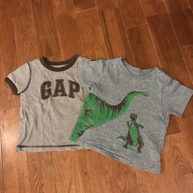 babyGAP(ベビーギャップ)の☆美品GAP Tシャツ2枚セット☆90 キッズ/ベビー/マタニティのキッズ服男の子用(90cm~)(Tシャツ/カットソー)の商品写真