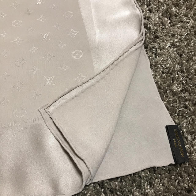 LOUIS VUITTON(ルイヴィトン)の★ミエ様専用★ルイヴィトン  スカーフ レディースのファッション小物(バンダナ/スカーフ)の商品写真