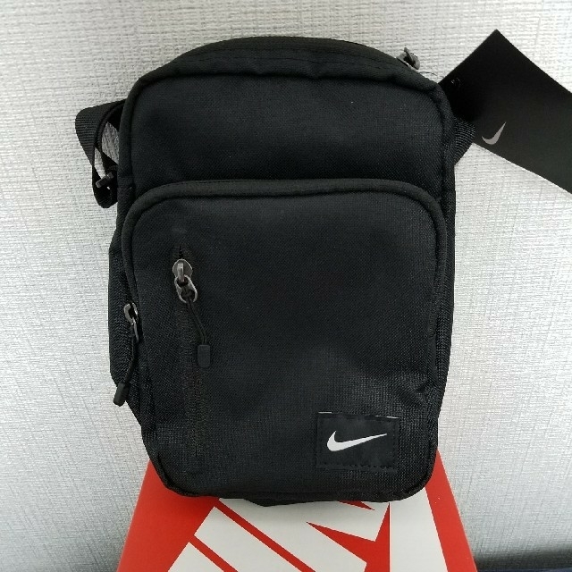 NIKE(ナイキ)のナイキ　ショルダーバック レディースのバッグ(ショルダーバッグ)の商品写真
