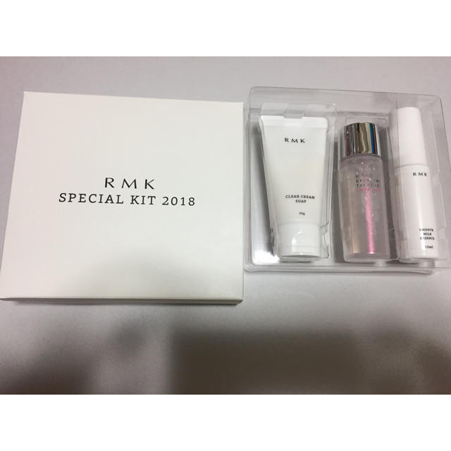 RMK(アールエムケー)のRMK スペシャルキット 2018  新品未使用 コスメ/美容のキット/セット(コフレ/メイクアップセット)の商品写真