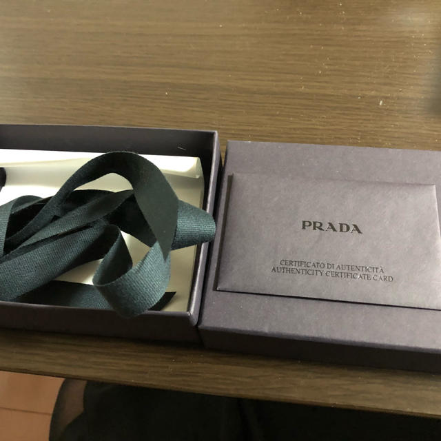 PRADA(プラダ)のプラダ 空箱リボン レディースのバッグ(ショップ袋)の商品写真