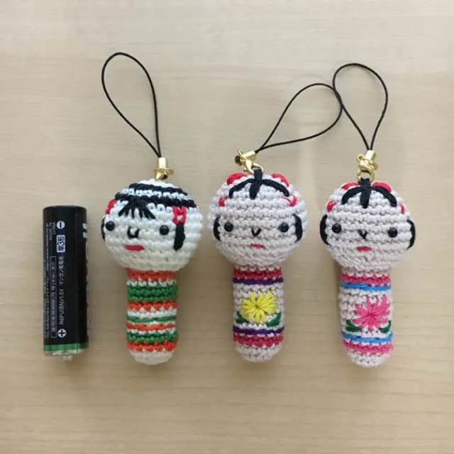 刺繍糸で編んだこけしストラップ キーホルダー コケシの通販 By Aoi ハンドメイド品在庫のみ販売中 S Shop ラクマ