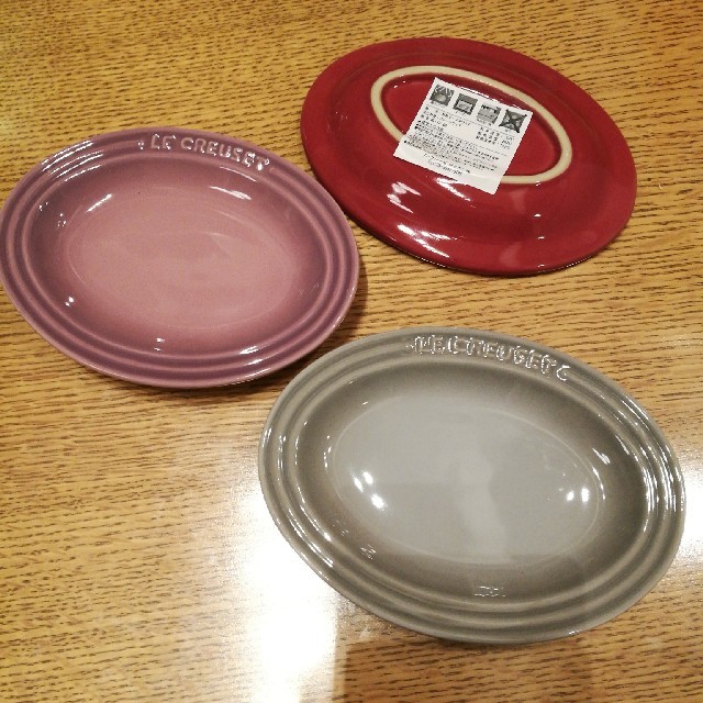 LE CREUSET(ルクルーゼ)の【新品】ル・クルーゼ　ミニオーバルプレート3枚セット インテリア/住まい/日用品のキッチン/食器(食器)の商品写真