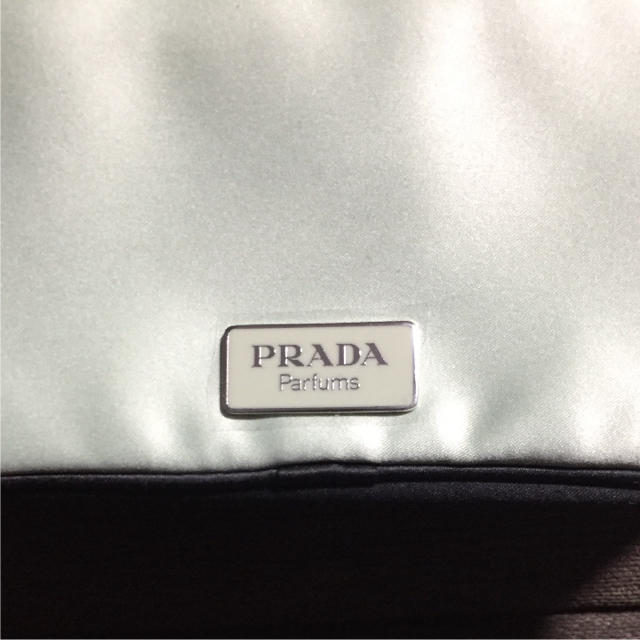 PRADA(プラダ)の【新品同様】PRADA ポーチ ミントグリーン×ブラック レディースのファッション小物(ポーチ)の商品写真