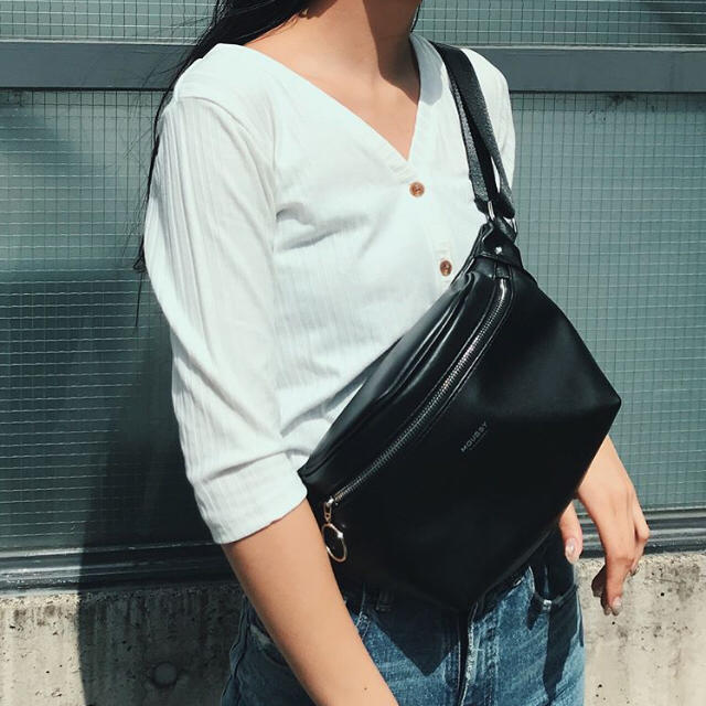 即完売品♪MOUSSY waist&shoulder BAG♪ボディバッグsly