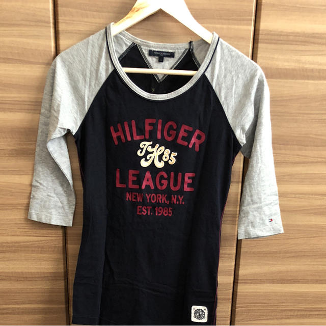 TOMMY HILFIGER(トミーヒルフィガー)の今月で終了します   トミーヒルフィガーシャツ レディースのトップス(シャツ/ブラウス(長袖/七分))の商品写真