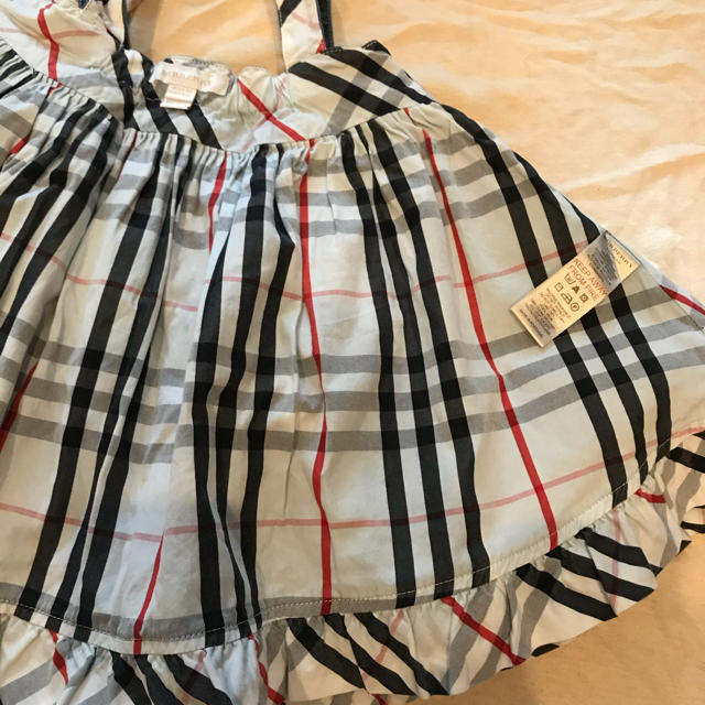 BURBERRY(バーバリー)のバーバリー デニムリバーシブルジャンバースカート 18m 85 90 キッズ/ベビー/マタニティのベビー服(~85cm)(スカート)の商品写真