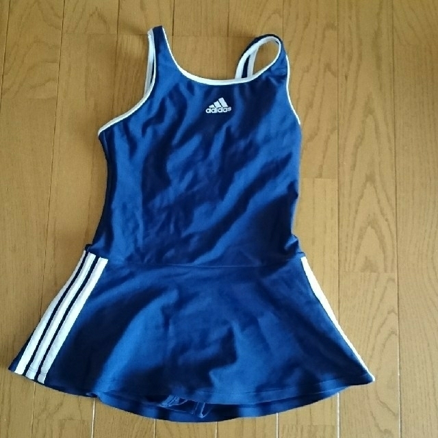 adidas(アディダス)のadidas スクール水着 140cm 紺色 キッズ/ベビー/マタニティのキッズ服女の子用(90cm~)(水着)の商品写真