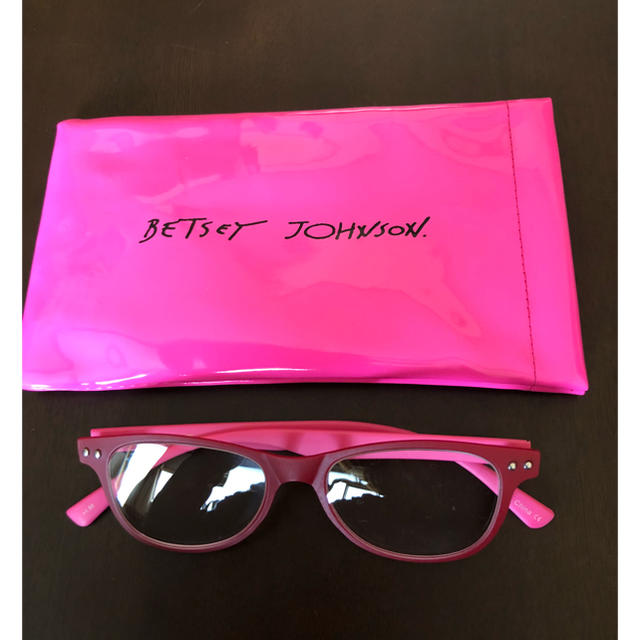 BETSEY JOHNSON(ベッツィジョンソン)の老眼鏡 レディースのファッション小物(サングラス/メガネ)の商品写真