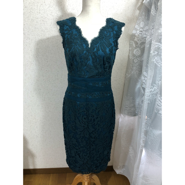 TADASHI SHOJI(タダシショウジ)の美品　タダシショージTadashi Shoji　ダークグリーン　ワンピースドレス レディースのワンピース(ひざ丈ワンピース)の商品写真