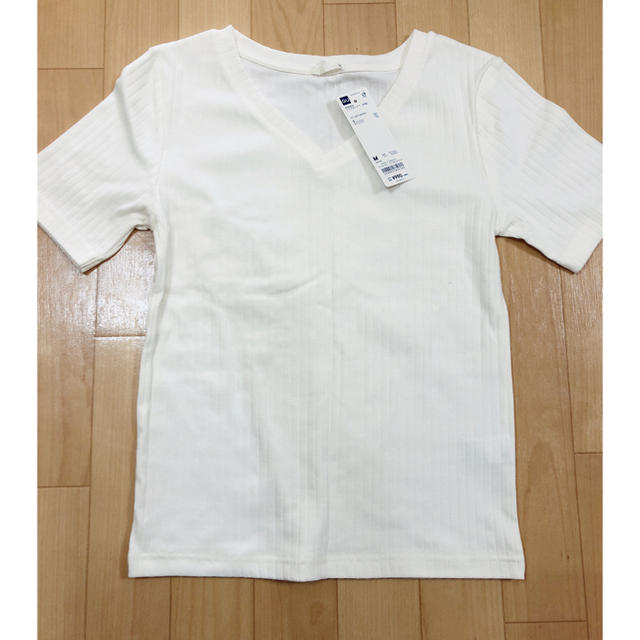 GU(ジーユー)のGU リブ Vネック Tシャツ レディースのトップス(Tシャツ(半袖/袖なし))の商品写真