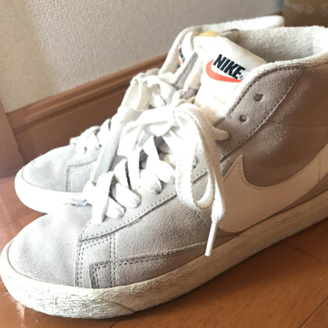 NIKE(ナイキ)のNIKE ハイカットスニーカー 23cm レディースの靴/シューズ(スニーカー)の商品写真