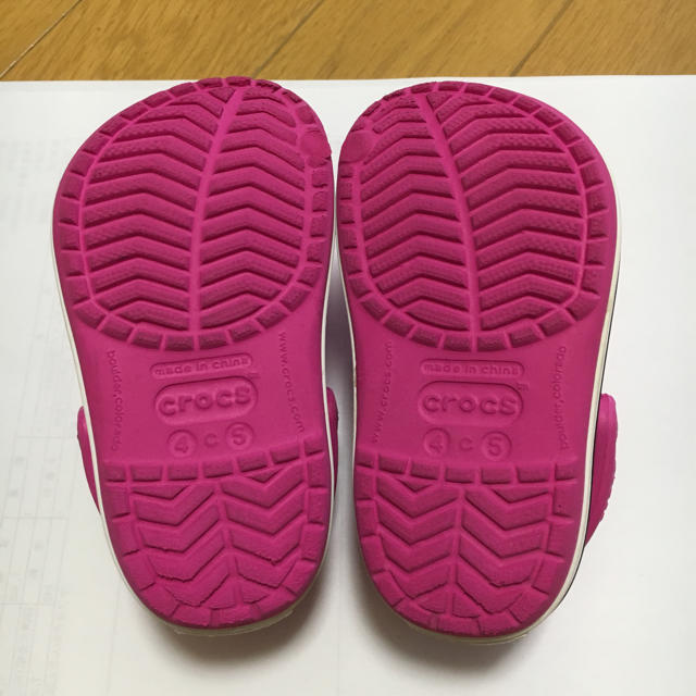 crocs(クロックス)のゆーり様専用 美品クロックスcrocs クロックバンド キッズc4.5 キッズ/ベビー/マタニティのベビー靴/シューズ(~14cm)(サンダル)の商品写真