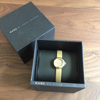 MARC BY MARC JACOBS(腕時計 ・ ベージュ系)のフリマアイテム一覧 MARC BY MARC JACOBS(腕時計 ・ ベージュ系)のフリマアイテム一覧