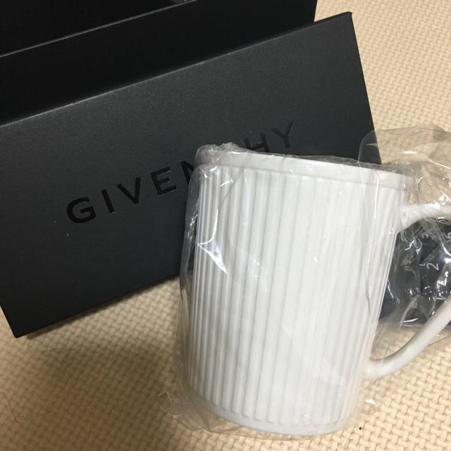 GIVENCHY(ジバンシィ)のGIVENCHY マグカップセット インテリア/住まい/日用品のキッチン/食器(グラス/カップ)の商品写真