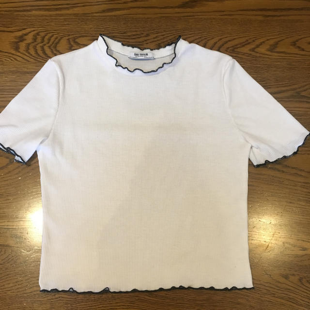 ZARA(ザラ)のZARA ショート丈Tシャツ レディースのトップス(Tシャツ(半袖/袖なし))の商品写真