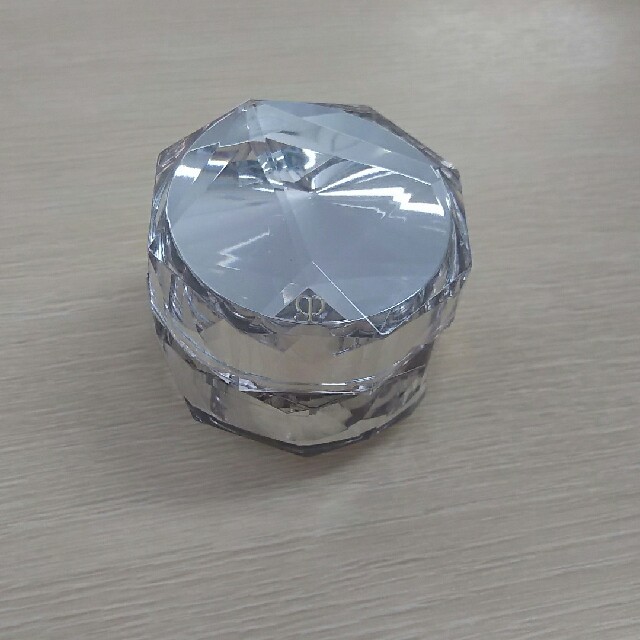 クレドポーボーテ クレームコントゥールデジュー-
