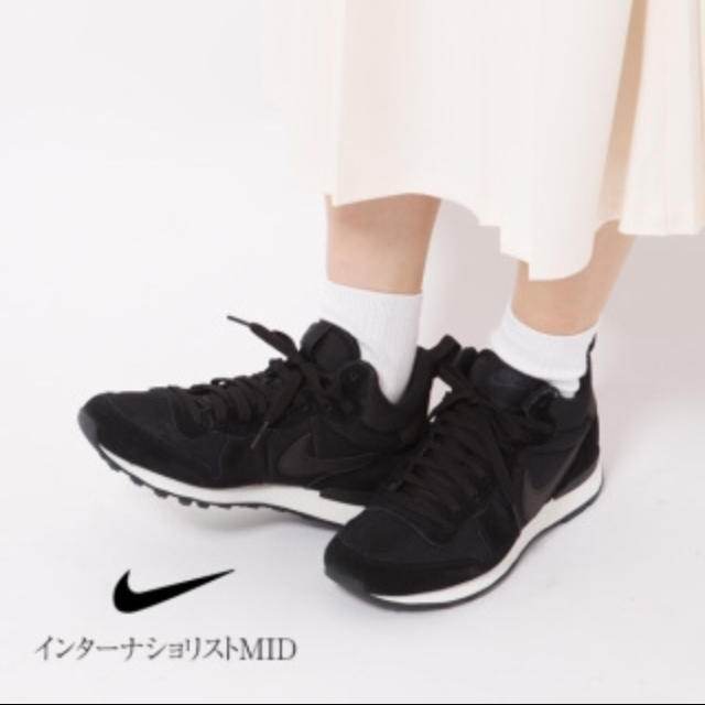 NIKE(ナイキ)のNIKE インターナショナリスト MID 24cm レディースの靴/シューズ(スニーカー)の商品写真