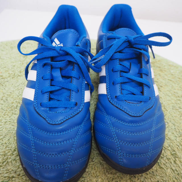 adidas(アディダス)のadidasスパイクシューズ スポーツ/アウトドアのサッカー/フットサル(シューズ)の商品写真