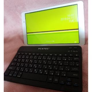 エーユー(au)のQua tab 02(キュアタブ) ホワイト  箱無し保証書＋キーボード付き(タブレット)