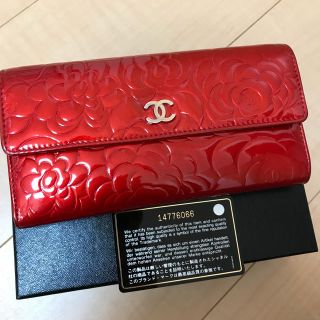 シャネル(CHANEL)のシャネル 長財布 カメリア エナメル レッド(財布)