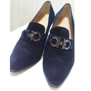 サルヴァトーレフェラガモ(Salvatore Ferragamo)の早い者勝ち‼️ フェラガモ  パンプス  22.5～23㎝  黒  スエード(ハイヒール/パンプス)