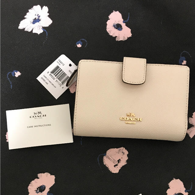 COACH(コーチ)のCOACH  コーチ  二つ折り財布  新品未使用  IMBLK レディースのファッション小物(財布)の商品写真