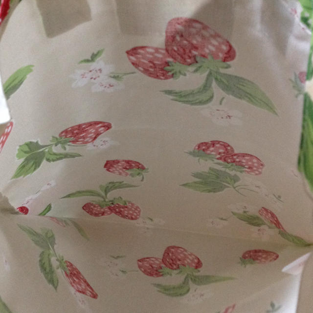 Cath Kidston(キャスキッドソン)の新品 キャスキッドソン コットンブックバッグ ストロベリー レディースのバッグ(トートバッグ)の商品写真