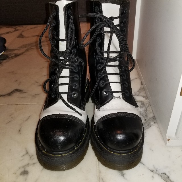 【dr.martens】クレイジーボム 10ホール