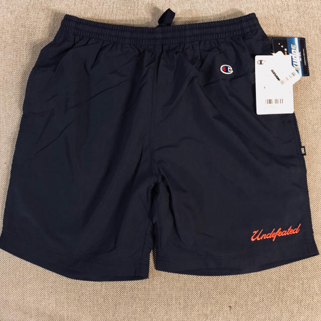 UNDEFEATED(アンディフィーテッド)のUndefeated Champion Script Logo short M メンズのパンツ(ショートパンツ)の商品写真