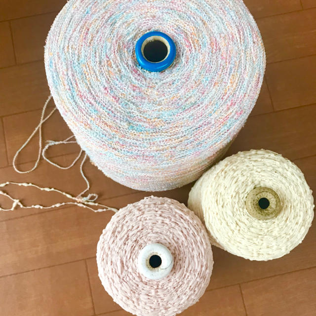 毛糸 糸 ファンシーヤーン ニット 引き揃え糸 素材糸 変わり糸 ラメ糸の通販 by Lily Bouquet|ラクマ 毛糸 糸 ファンシーヤーン ニット 引き揃え糸 素材糸 変わり糸 ラメ糸の通販 by Lily Bouquet|ラクマ