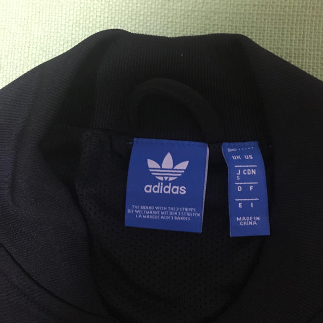 adidas(アディダス)のadidas レディースのジャケット/アウター(ナイロンジャケット)の商品写真