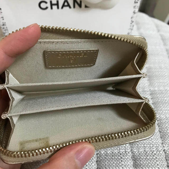 CHANEL(シャネル)の正規品レアシャネル コインケース カードケース ゴールド レディースのファッション小物(コインケース)の商品写真