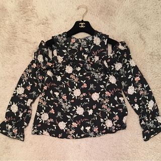 エイチアンドエム(H&M)の新品未使用 Ｈ＆Ｍ 花柄ブラウス(シャツ/ブラウス(長袖/七分))