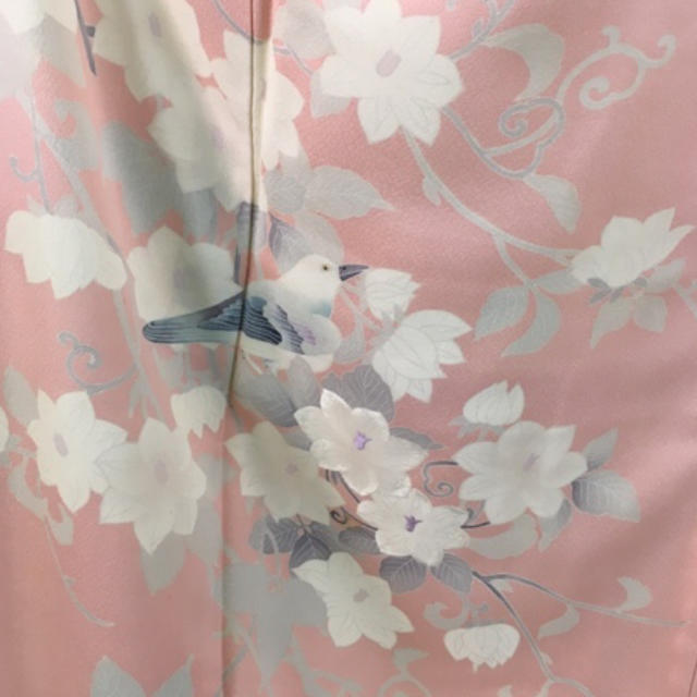 三越(ミツコシ)の着物 付下げ ピンク 草花 鳥 刺繍 一つ紋 正絹 袷 167cm Mサイズ  レディースの水着/浴衣(着物)の商品写真