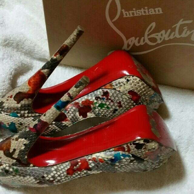 Christian Louboutin(クリスチャンルブタン)のクリスチャンルブタン　マルチカラーパイソンパンプス レディースの靴/シューズ(ハイヒール/パンプス)の商品写真