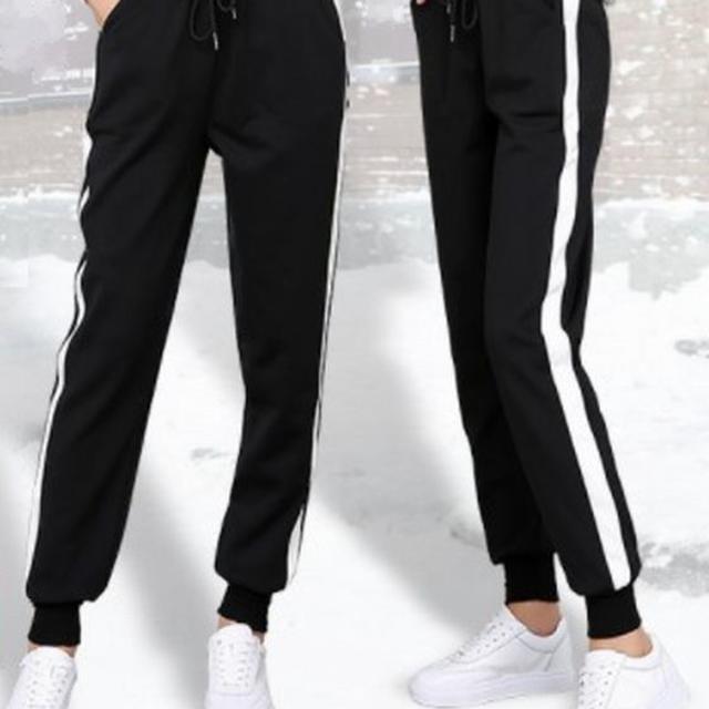 S サイドライン ジャージジョガーパンツ リブ 韓国衣装ダンス黒白AE22 レディースのパンツ(カジュアルパンツ)の商品写真