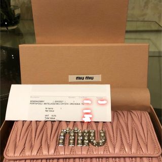 ミュウミュウ(miumiu)のrio_7421様専用］値下げ【新品、未使用、限定】miumiu （ミュウミュウ(財布)