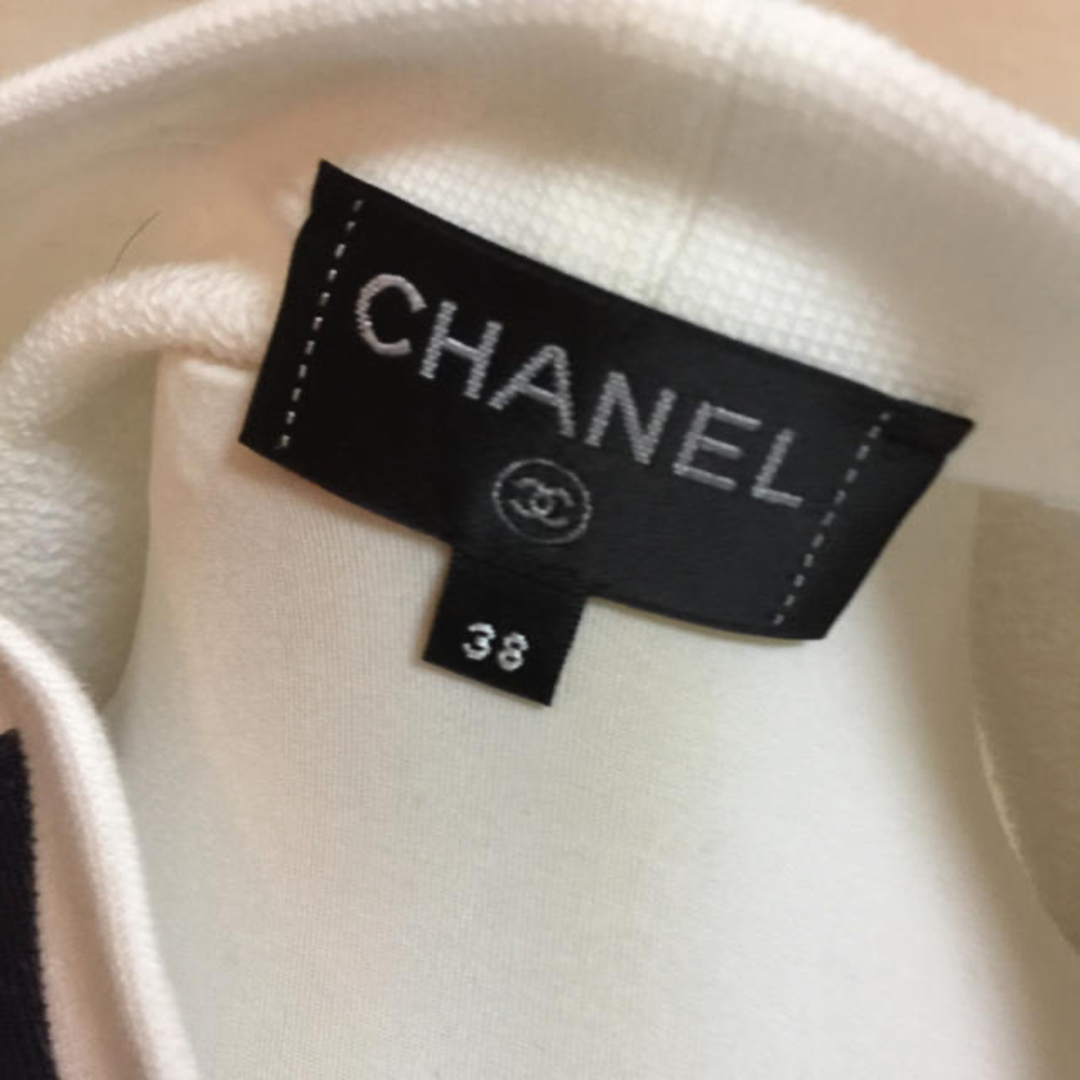 CHANEL(シャネル)のCHANEL シャネル 最新ランウェイトレーナー レア38  スエット入手困難 レディースのトップス(トレーナー/スウェット)の商品写真