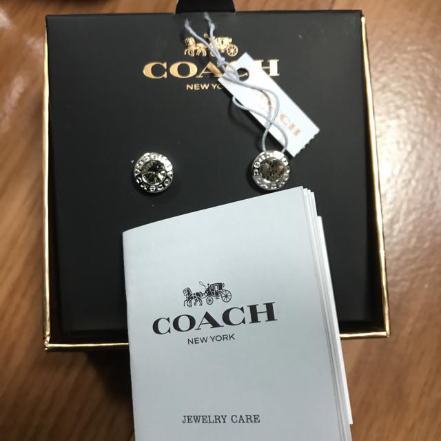 COACH(コーチ)のＣＯＡＣＨ ピアス 新品！お値下げ致しました🎁 レディースのアクセサリー(ピアス)の商品写真
