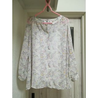 ユニクロ(UNIQLO)のユニクロ☆花柄ふんわりブラウス(シャツ/ブラウス(長袖/七分))