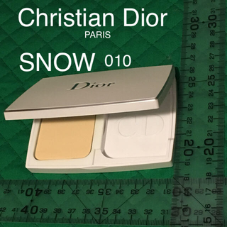 クリスチャンディオール(Christian Dior)のChristian Dior SNOW ディオール スノー パウダー コンパクト(ファンデーション)