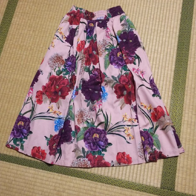 ZARA、花柄スカート