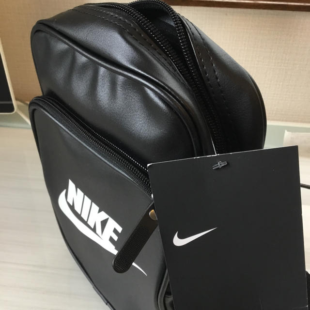 NIKE(ナイキ)のNIKE ショルダーバッグ 新品 タグ付き 即購入OK ブラック☆ レディースのバッグ(ショルダーバッグ)の商品写真